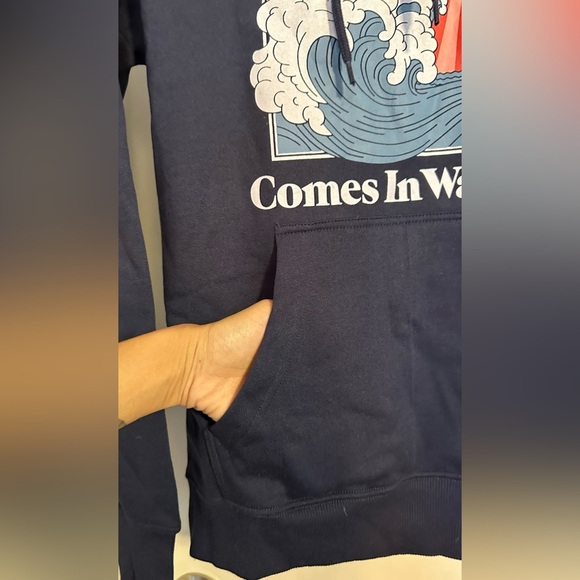 NWT Embrace by Dedicated Happiness Comes in Waves Navy Graphic Hoodie Small - Picture 4 of 7